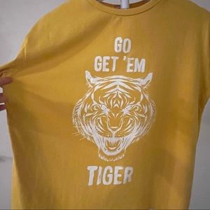 Go get em tiger graphic tee